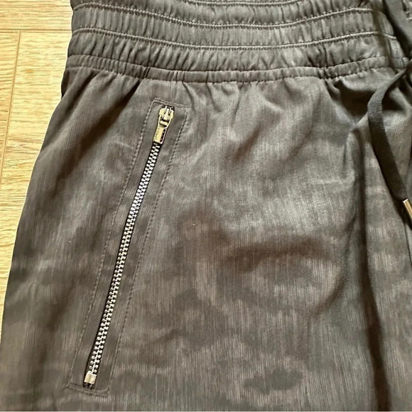 Athleta Camden Printed Joggers Lightweight Stretch w/ Zipper Pockets Sz 2 - Picture 7 of 13